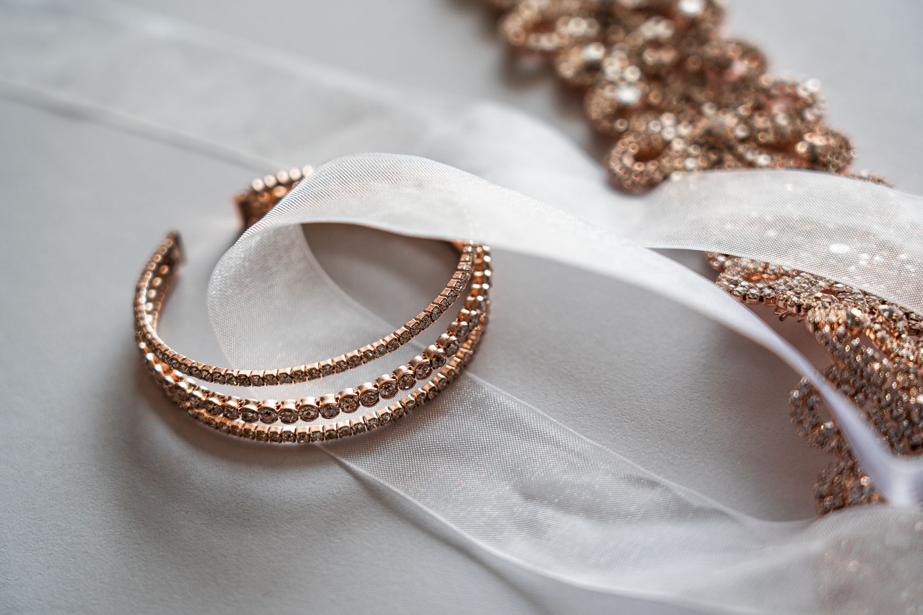 보석함 속 금색 장신구